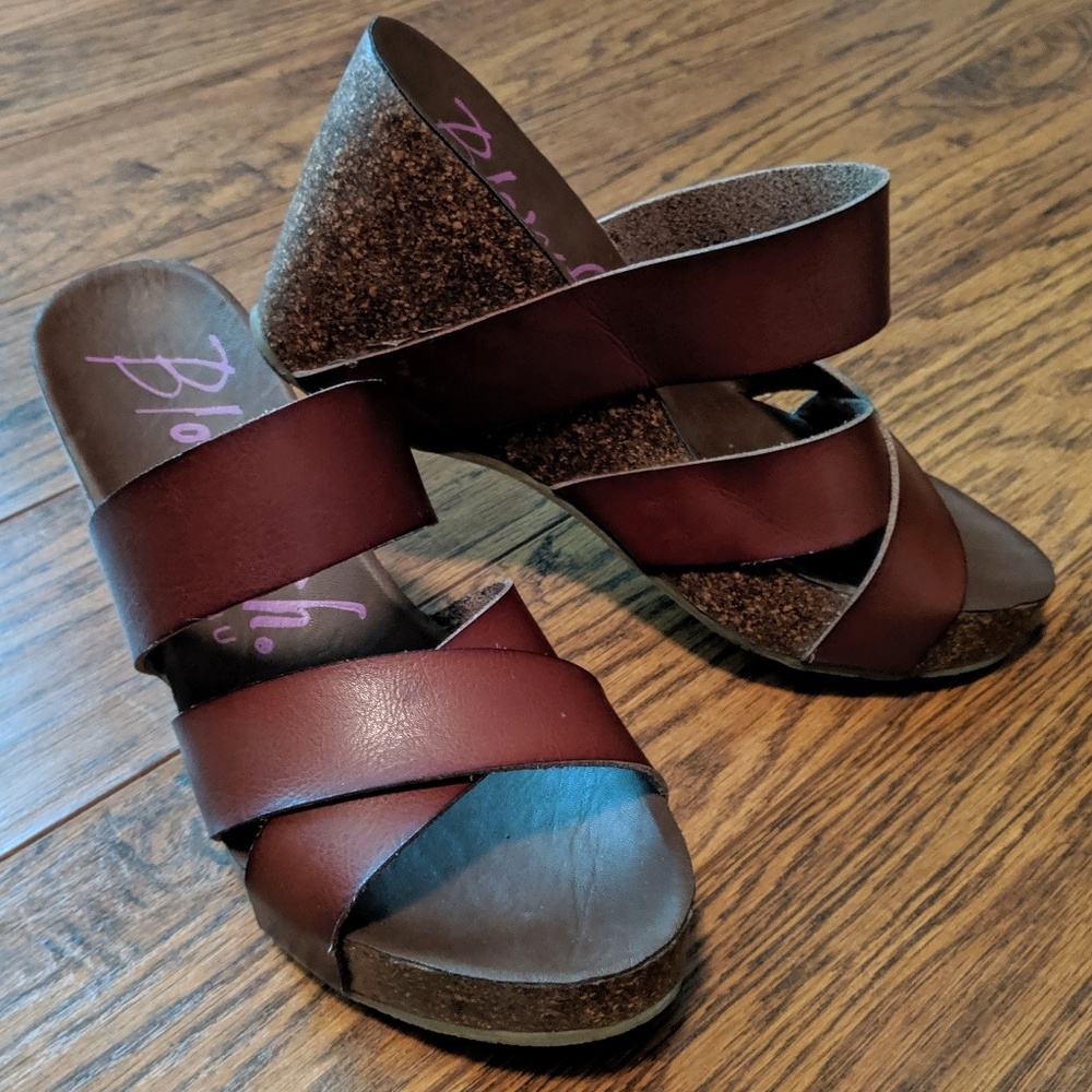 Blowfish brown strappy sandal slip on wedges heels